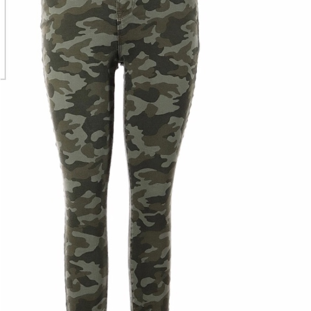 ♥️Camo Rockstar jeans mid rise jeans by old navy. Size 0